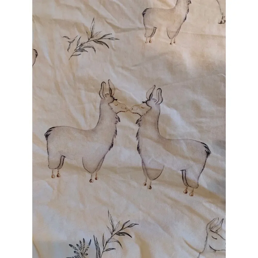 Oila 'Kissing Llama' Crib Sheet Convertible Bassinet Sheet / Changing Pad Cover